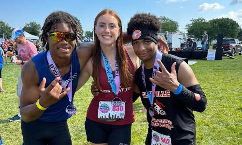 Kids That Tri participants show their medals after the race